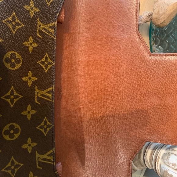 Louis Vuitton clutch - Picture 8 of 17